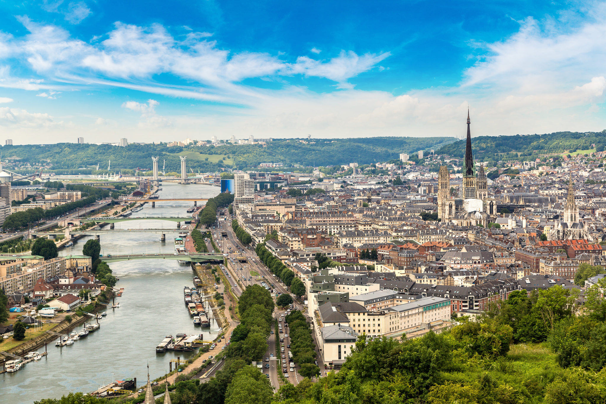 Vue panoramique de rouen avec la seine, zone d’intervention d’Immodiag pour le diagnostic immobilier Rouen